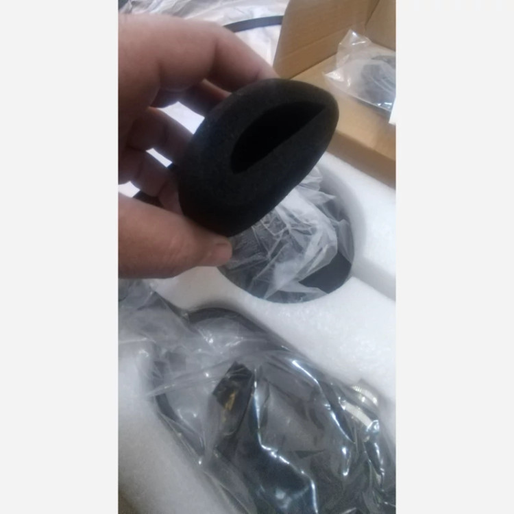 میکروفون استودیویی و ضبط با موبایل. مارک sensitive pickup